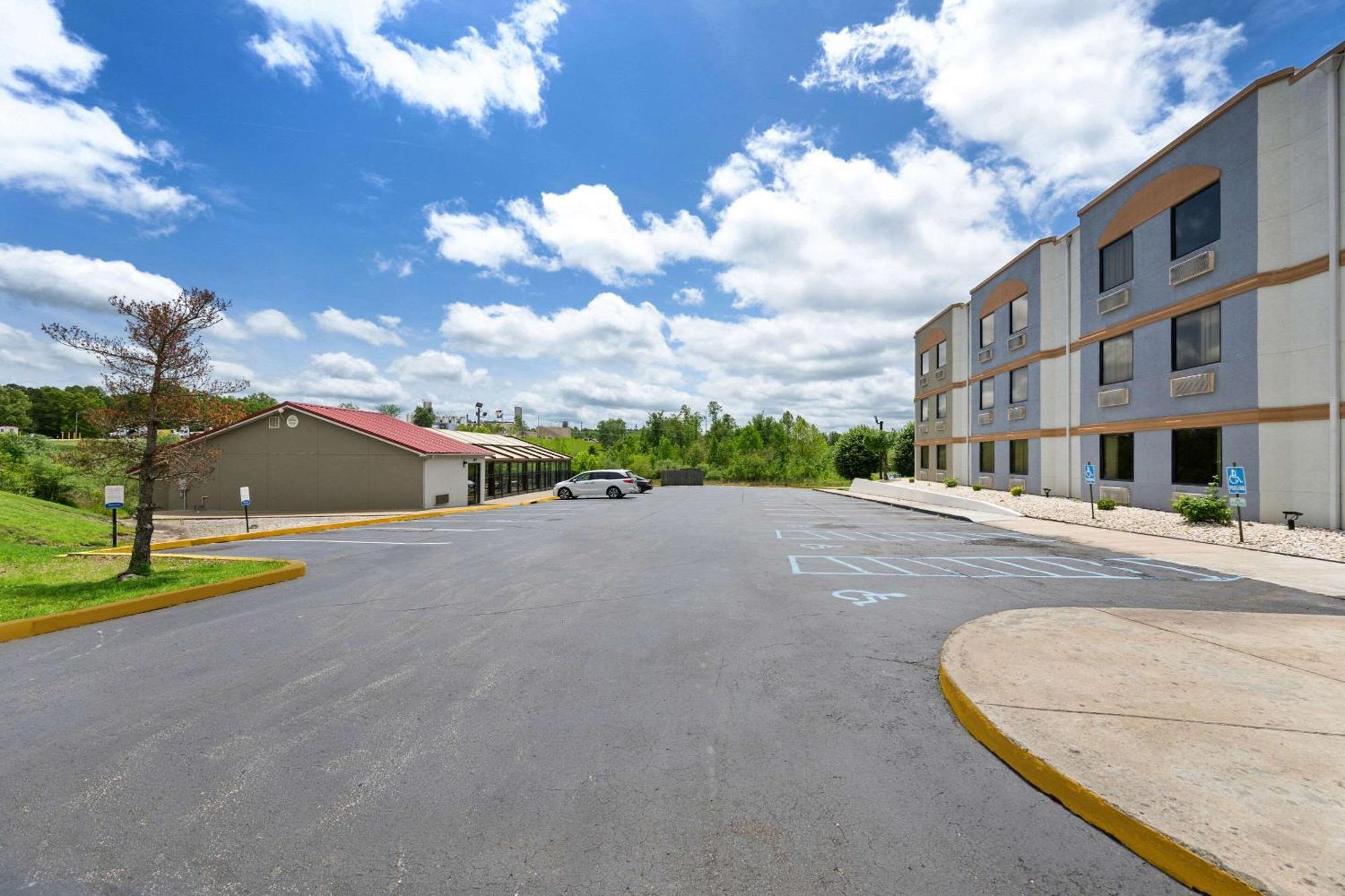 Econo Lodge London Exterior photo